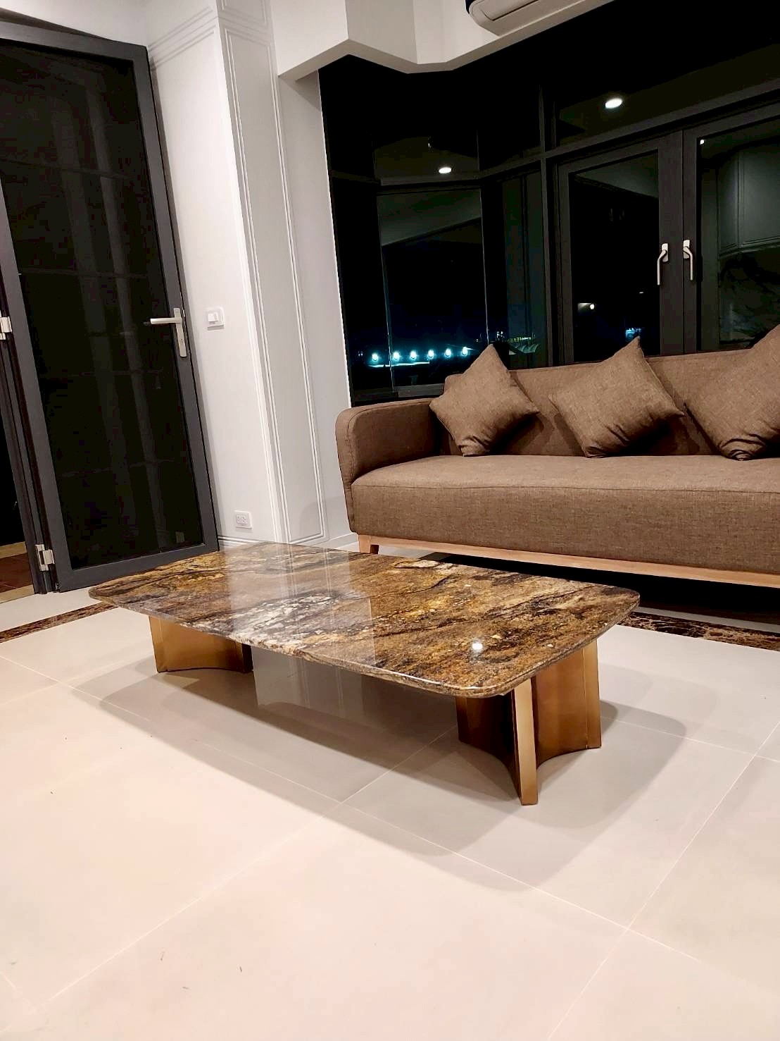 stainless-steel-table